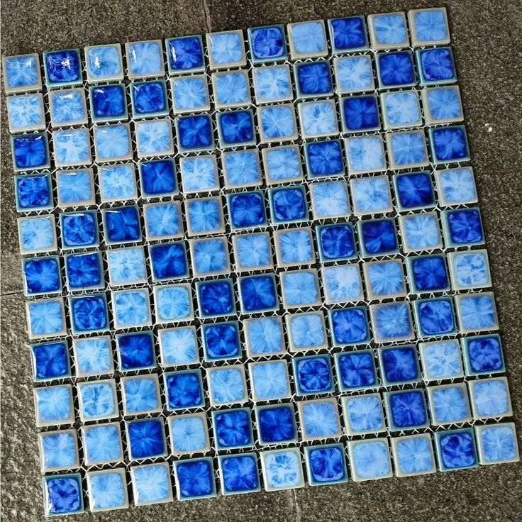 Mosaik keramik Kuda Laut Mass tipe SQ MIX 513 atau JIS 514 untuk kolam renang atau dinding dalam nuansa biru campuran.